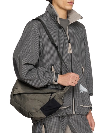 模特儿示范图 - 点击放大 - F/CE. - Mini Horn Textured Twill Shoulder Bag