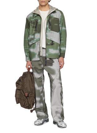 模特儿示范图 - 点击放大 - F/CE. - Birch Camo Denari Shirt Jacket