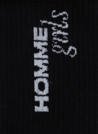 细节 - 点击放大 - HOMMEGIRLS - 字母提花中筒袜三件套