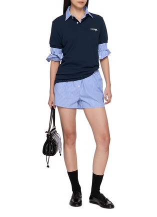 模特儿示范图 - 点击放大 - HOMMEGIRLS - LOGO 刺绣短袖 POLO 衫