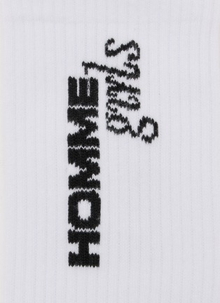 细节 - 点击放大 - HOMMEGIRLS - 字母提花中筒袜三件套