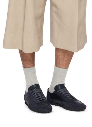 模特儿示范图 - 点击放大 - COMMON PROJECTS - Minimal Runner Seventy Leather Suede Men's Sneakers