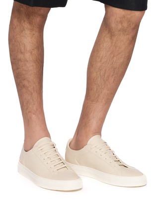 模特儿示范图 - 点击放大 - COMMON PROJECTS - Achilles Piuma Leather Men's Sneakers
