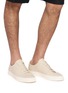 模特儿示范图 - 点击放大 - COMMON PROJECTS - Achilles Piuma Leather Men's Sneakers