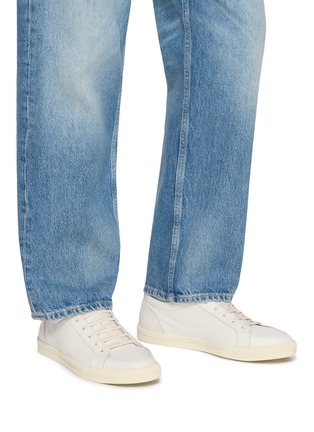 模特儿示范图 - 点击放大 - COMMON PROJECTS - Premium Skate Leather Men's Sneakers