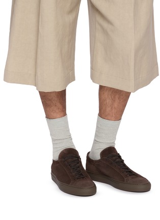 模特儿示范图 - 点击放大 - COMMON PROJECTS - Achilles Premium Suede Men's Sneakers