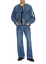 模特儿示范图 - 点击放大 - SACAI - X Levi’s Flared Medium Wash Jeans