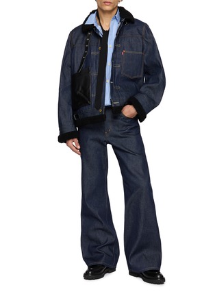 模特儿示范图 - 点击放大 - SACAI - X LEVI'S 拼接牛仔夹克