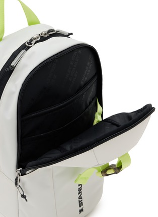 细节 –点击放大 - STANLEY - The Vitalize™ Crossbody Bag 10qt — Pale Stone Atomic
