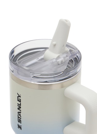 细节 –点击放大 - STANLEY - The Quencher ProTour Flip Straw Lid Tumbler 20oz — Blue Dream Gradient