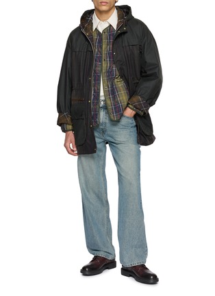 模特儿示范图 - 点击放大 - BARBOUR - Reversible Tartan Lightweight Puffer Jacket