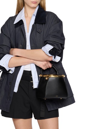 模特儿示范图 - 点击放大 - SACAI - Small Pursket Leather Bag