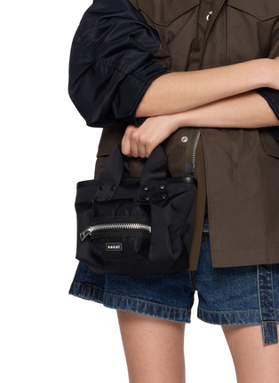 模特儿示范图 - 点击放大 - SACAI - Small Pocket Nylon Tote Bag
