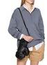 模特儿示范图 - 点击放大 - SACAI - Box Glove Leather Pouch