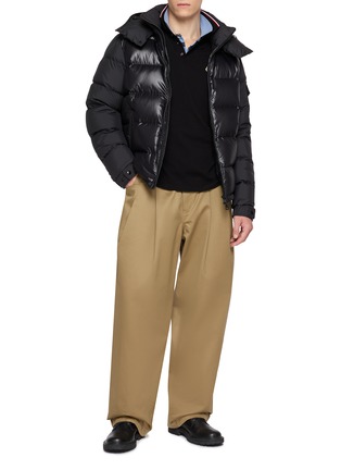模特儿示范图 - 点击放大 - MONCLER - 亮面连帽羽绒外套