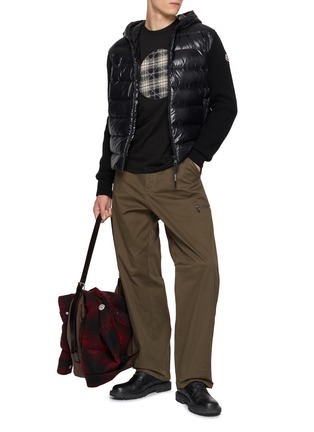 模特儿示范图 - 点击放大 - MONCLER - 绗缝拼针织连帽夹克