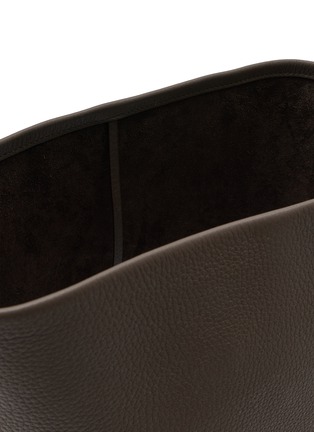 细节 - 点击放大 - THE ROW - Medium N/S Park Leather Tote Bag
