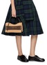 模特儿示范图 - 点击放大 - JW ANDERSON - Small Loafer Raffia Suede Shoulder Bag
