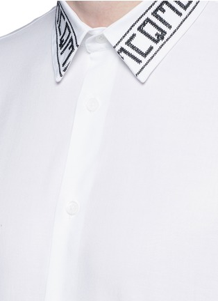 细节 - 点击放大 - MC Q - 品牌字母刺绣纯棉衬衫