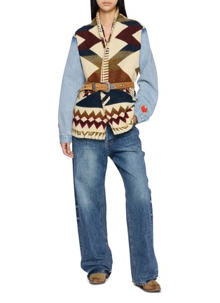模特儿示范图 - 点击放大 - MAISON BADIGO - Aztec Body Light Wash Denim Jacket