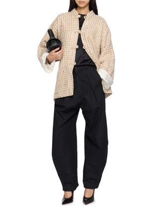 模特儿示范图 - 点击放大 - EQUIL - Reversible Button Front Tweed Shirt