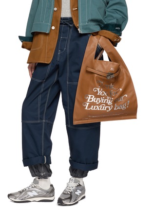 模特儿示范图 - 点击放大 - BEAUTIFUL PEOPLE - XL Printed Shrink Leather Market Bag