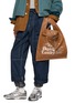 模特儿示范图 - 点击放大 - BEAUTIFUL PEOPLE - XL Printed Shrink Leather Market Bag