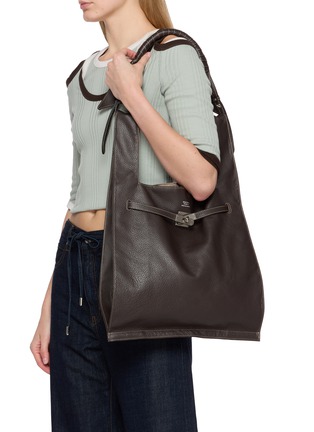 正面 -点击放大 - BEAUTIFUL PEOPLE - Extra Large Bandage Handle Shrink Leather Market Bag