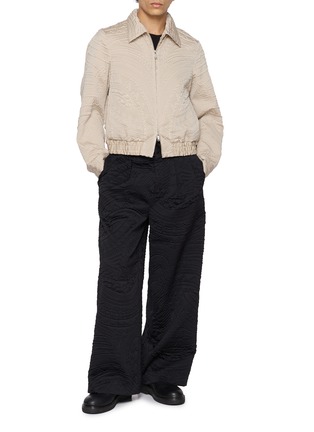 模特儿示范图 - 点击放大 - TAAKK - Textured Straight-Leg Trousers