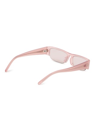 模特儿示范图 - 点击放大 - MIU MIU - Main Collection Rectangle Sunglasses