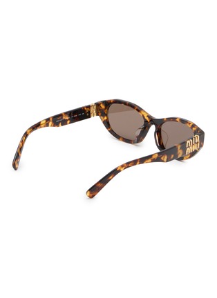 模特儿示范图 - 点击放大 - MIU MIU - Miu Glimpse Oval Sunglasses