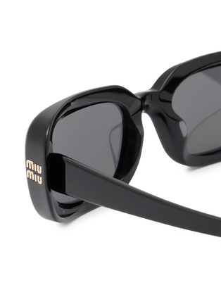 细节 - 点击放大 - MIU MIU - Main Collection Rectangle Sunglasses