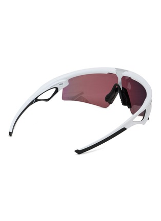 模特儿示范图 - 点击放大 - OAKLEY - Sphaera™ Strike Prizm™ Sunglasses