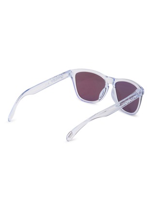 模特儿示范图 - 点击放大 - OAKLEY - Frogskins™ Neon Pop Collection Prizm™ Sunglasses