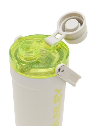 细节 –点击放大 - STANLEY - The Vitalize™ Shaker Bottle 20oz — Pale Stone Atomic
