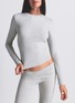 模特儿示范图 - 点击放大 - SKIMS - COTTON JERSEY 长袖 T 恤
