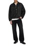 模特儿示范图 - 点击放大 - STUDIO NICHOLSON - Long Sleeve Henley Neck T-Shirt