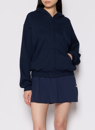 模特儿示范图 - 点击放大 - SKIMS - COTTON FLEECE 连帽拉链夹克