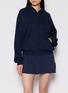 模特儿示范图 - 点击放大 - SKIMS - COTTON FLEECE 连帽拉链夹克