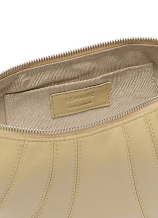 细节 - 点击放大 - LEMAIRE - Small Croissant Leather Bag