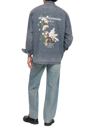 模特儿示范图 - 点击放大 - WOOYOUNGMI - Printed Back Light Wash Denim Shirt