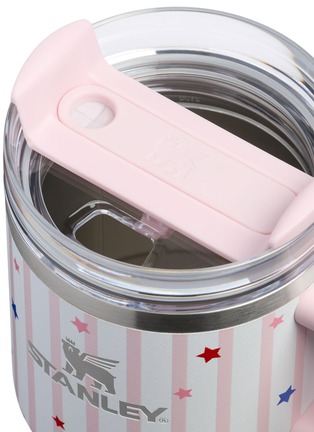 细节 –点击放大 - STANLEY - The Quencher H2.0 FlowState™ Tumbler 20oz — Pink Starry Stripes