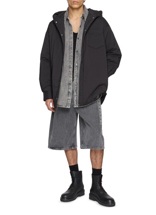 模特儿示范图 - 点击放大 - ALEXANDERWANG - 连帽夹棉衬衫式外套