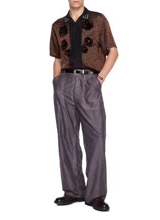 模特儿示范图 - 点击放大 - TOGA VIRILIS - Cupra Jacquard Floral Shirt