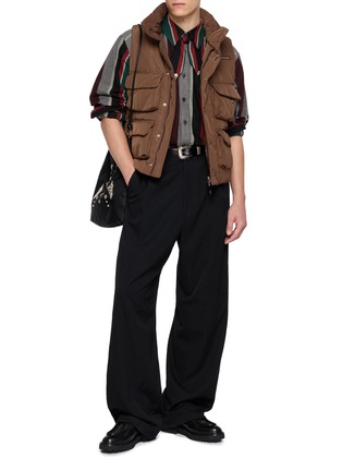 模特儿示范图 - 点击放大 - TOGA VIRILIS - Padded Vest