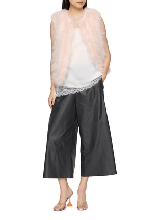 模特儿示范图 - 点击放大 - YVES SALOMON - Feather Silk Lined Vest