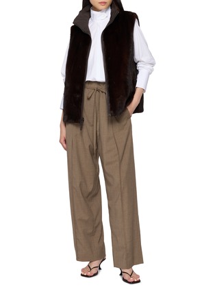 模特儿示范图 - 点击放大 - YVES SALOMON - Rev Mink Fur Vest
