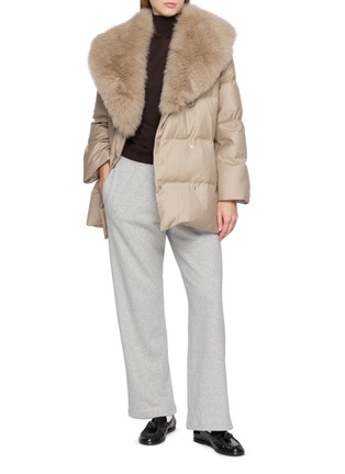 模特儿示范图 - 点击放大 - YVES SALOMON - Detachable Fur Collar Double-Breasted Down Jacket