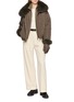 模特儿示范图 - 点击放大 - YVES SALOMON - Fox Fur Removable Gloves Puffer Jacket