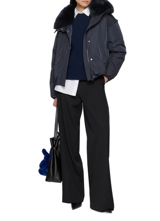 模特儿示范图 - 点击放大 - YVES SALOMON - Fox Fur Removable Gloves Puffer Jacket